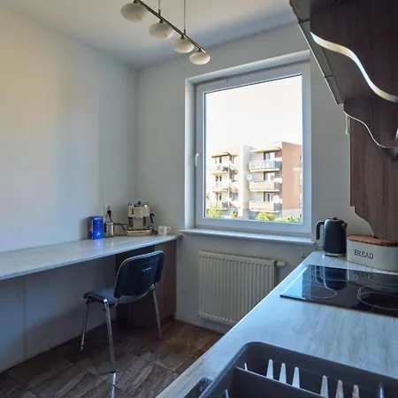 Rodzinne Duze Mieszkanie 50m2 Z Balkonem I Bezplatnym Prywatnym Parkingiem Apartment *