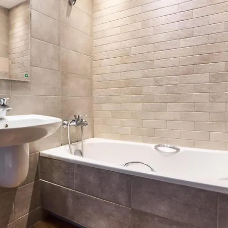 Apartment Rodzinne Duze Mieszkanie 50m2 Z Balkonem I Bezplatnym Prywatnym Parkingiem *