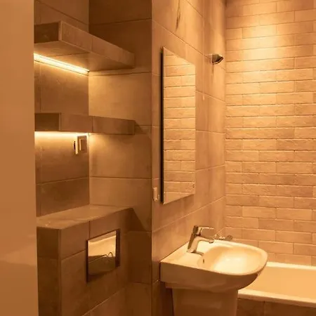 Rodzinne Mieszkanie 2-pokojowe 50m2 Z Bezplatnym Prywatnym Parkingiem I Balkonem *